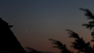 Venus und Jupiter am 2. Juli 2015 um 22:46 Uhr in der Abenddämerung