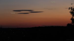 Venus und Jupiter am 21. Juli 2015 um 21:54 Uhr in der Abenddämmerung