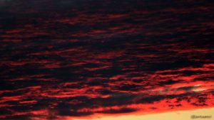 Wolken nach dem Sonnenuntergang am 13. September 2011 um 19:48 Uhr