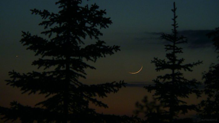 Merkur und schmale Mondsichel am 17. Mai 2007 um 22:04 Uhr