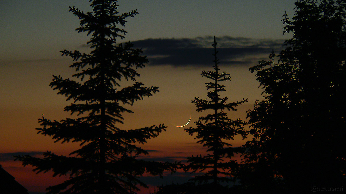 Merkur und schmale Mondsichel am 17. Mai 2007 um 22:10 Uhr