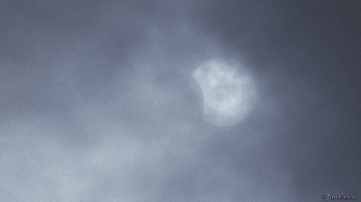 Partielle Sonnenfinsternis hinter Wolken am 29. März 2006 um 13:20 Uhr