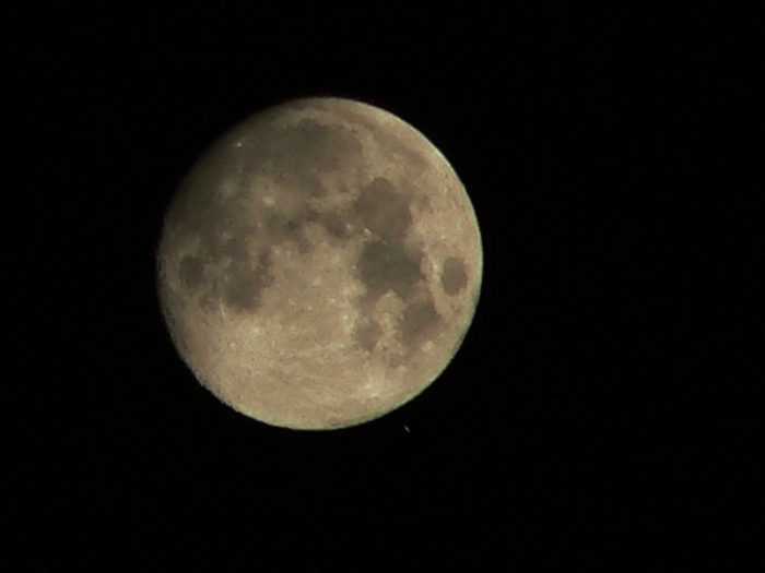 Saturn kurz vor der Bedeckung durch den Mond - 2. März 2007 um 04:18 Uhr