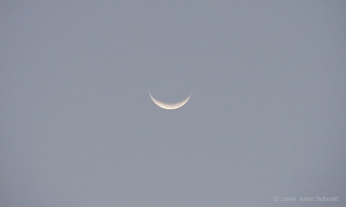 Schmale Mondsichel liegend wie ein Boot - 28. Februar 2009 um 20:06 Uhr auf Teneriffa