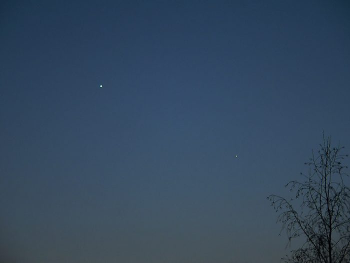 Venus und Merkur am 31. März 2010 um 20:26 Uhr