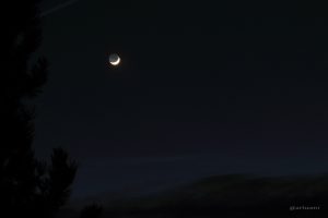 Zunehmender Mond mit Erdlicht am 3. März 2014 um 19:03 Uhr