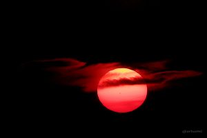 Sonnenuntergang mit Sonnenflecken am 25. März 2014 um 18:33 Uhr