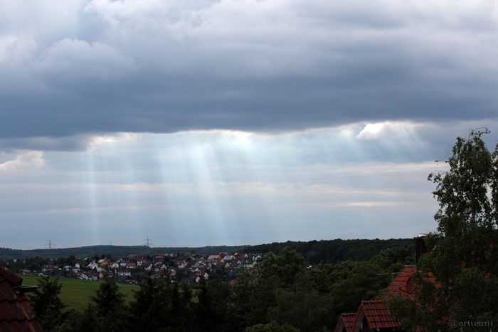 Lichtbüschel (Wolkenstrahlen) am 26. Mai 2015 um 18:22 Uhr