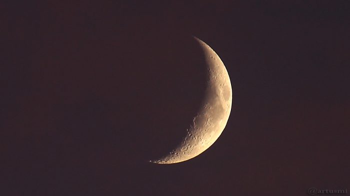 Zunehmender Mond mit randnahem Mare Crisium am 16. November 2015 um 16:51 Uhr