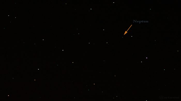 Planet Neptun am 14. Dezember 2015 um 18:07 Uhr im Sternbild Wassermann