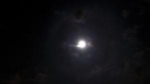 Mondhalo - 22°-Ring am 18. Februar 2016 um 20:36 Uhr