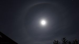 Mondhalo - 22°-Ring am 18. Februar 2016 um 23:19 Uhr