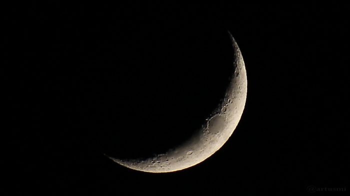 Zunehmender Mond am 10. April 2016 um 22:29 Uhr