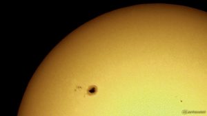 Sonnenfleckengruppe AR 2529 und 2530 (rechts unten) am 11. April 2016 um 12:40 Uhr