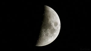 Zunehmender Mond am 13. April 2016 um 20:57 Uhr