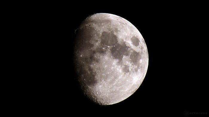 Goldener Henkel am Mond - 17. April 2016 um 23:56 Uhr
