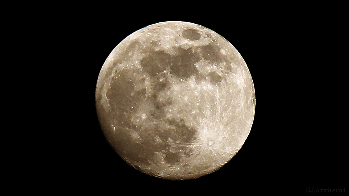 Zunehmender Mond am 20. April 2016 um 21:02 Uhr