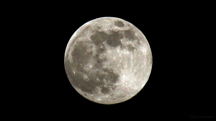 Der Mond am 21. April 2016 um 22:00 Uhr
