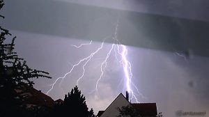 Erdblitz während Gewitter am 13. Mai 2016 um 16:20 Uhr