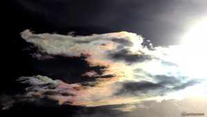 Irisierende Wolken am 17. Juni 2016 um 19:39 Uhr