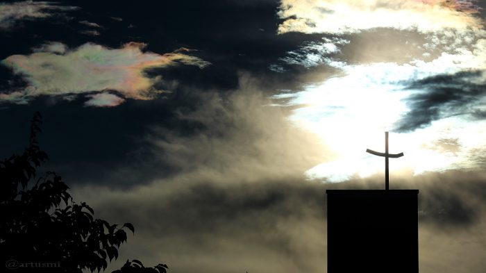 Irisierende Wolken am 17. Juni 2016 um 19:45 Uhr