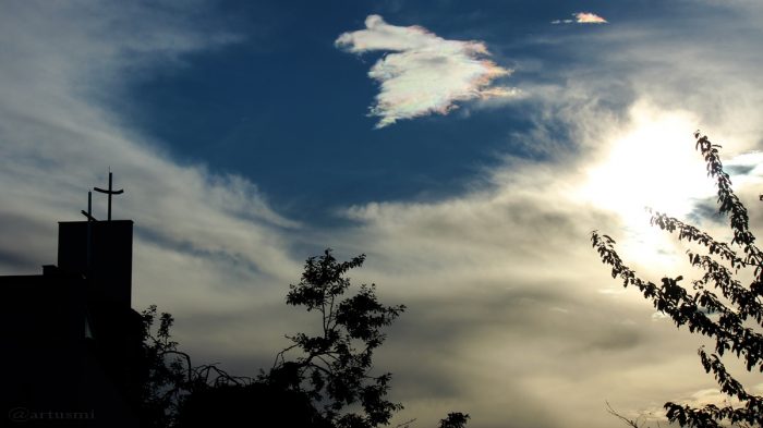Irisierende Wolken am 17. Juni 2016 um 19:50 Uhr