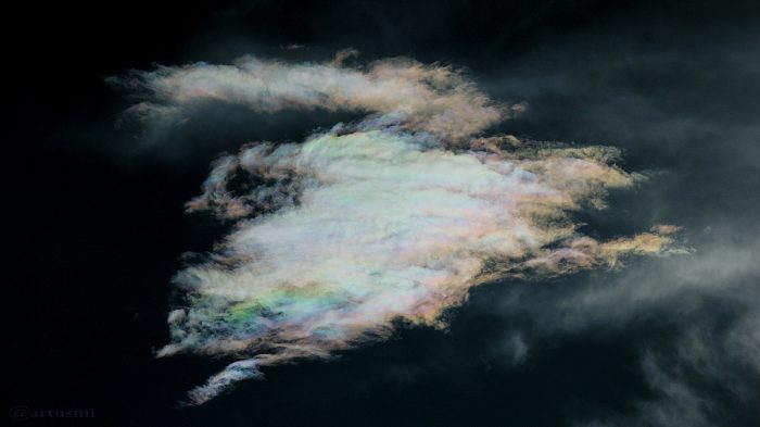Irisierende Wolken am 17. Juni 2016 um 19:52 Uhr
