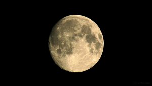 Zunehmender Mond am 19. Juni 2016 um 01:37 Uhr