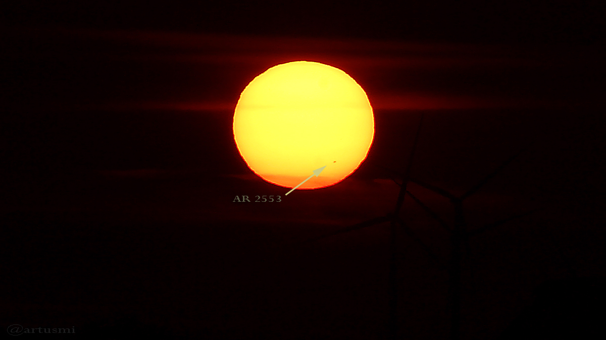 Sonnenfleckengruppe AR 2553 beim Sonnenuntergang am 19. Juni 2016 um 21:19 Uhr