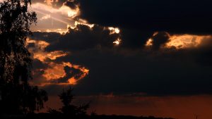 Sonne hinter Wolken - 6. Juli 2016, 20:51 Uhr