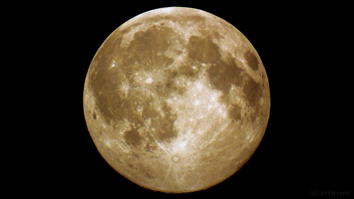 Der Mond am 19. Juli 2016 um 23:15 Uhr