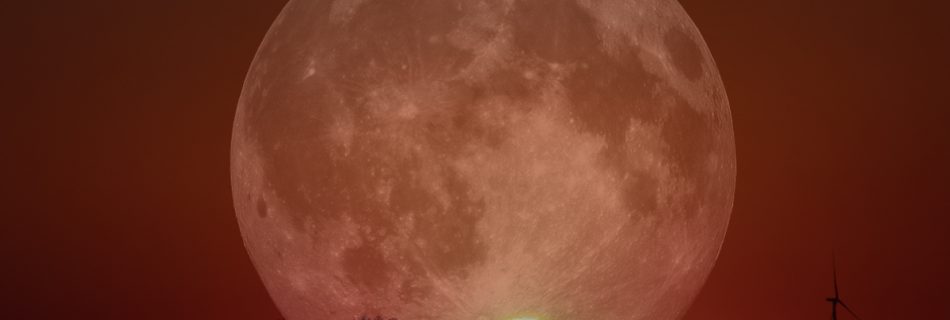 Sonnenuntergang mit Vollmond am 19. Juli 2016 um 21:13 Uhr