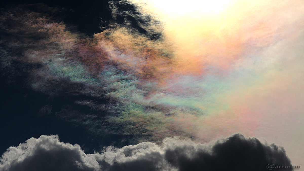 Die Farbenvielfalt der irisierenden Wolken