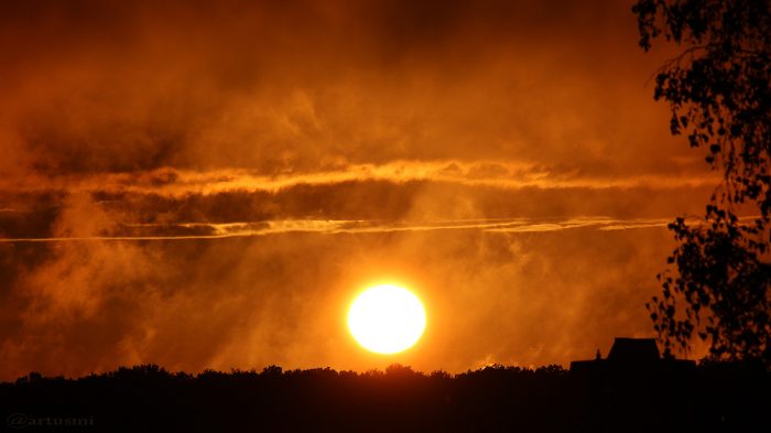 Sonnenuntergang nach Regen am 20. August 2016 um 20:18 Uhr
