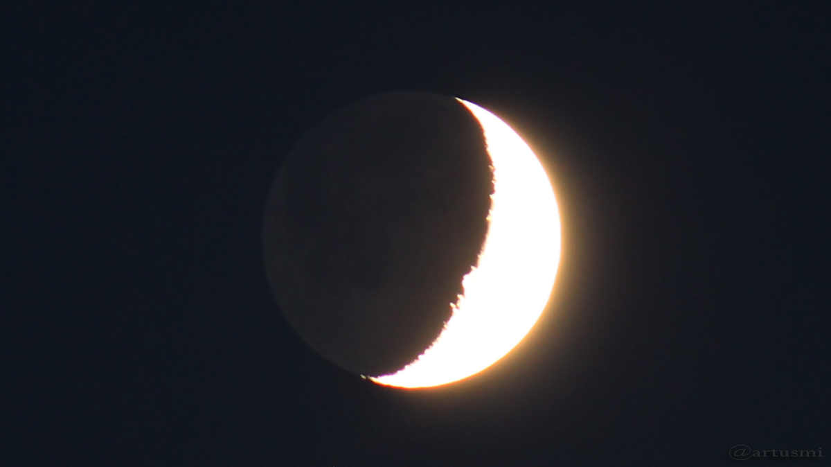 Zunehmender Mond mit Erdlicht am 6. September 2016 um 20:42 Uhr