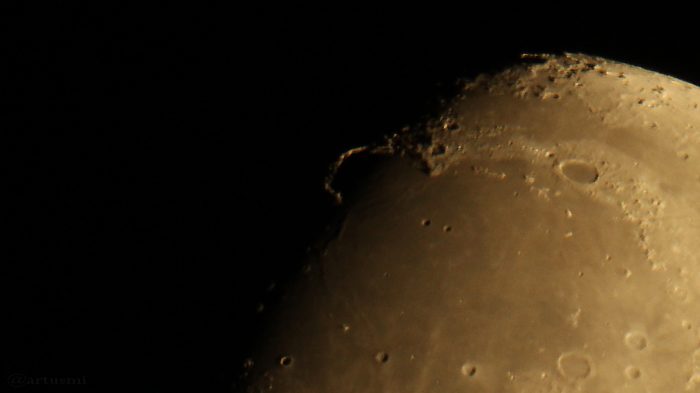 Goldener Henkel am Mond - 11. September 2016, 21:54 Uhr