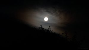 Mond hinter Wolken - 16. September 2016, 03:18 Uhr