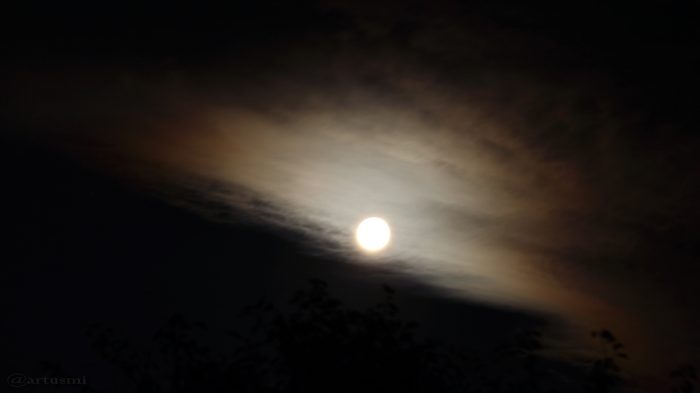 Mond hinter Wolken - 16. September 2016, 03:19 Uhr