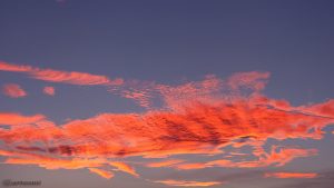 Farbenprächtige Wolken im Abendrot am 28. September 2016 um 19:17 Uhr