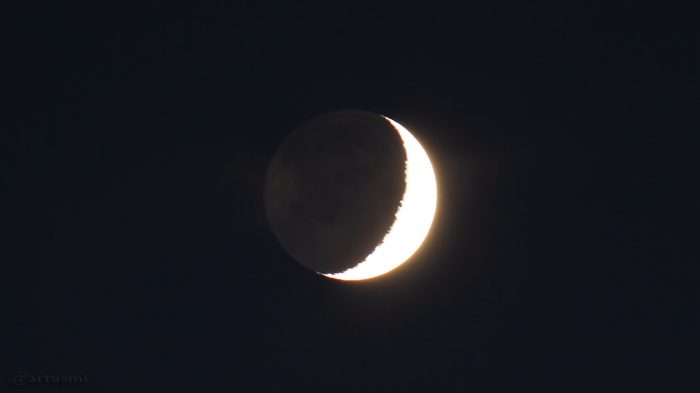 Mond mit Erdlicht am 5. Oktober 2016 um 19:40 Uhr