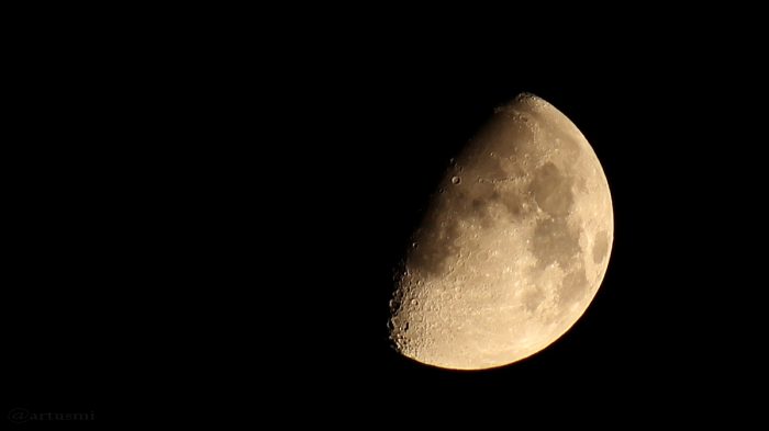 Zunehmender Mond am 10. Oktober 2016 um 21:55 Uhr