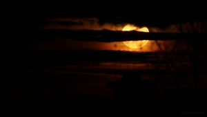 Monduntergang hinter Wolken - 13. Dezember 2016, 06:32 Uhr