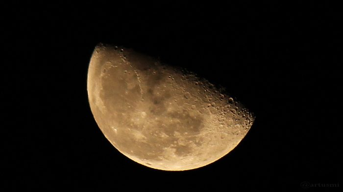 Abnehmender Mond am 20. Dezember 2016 um 00:58 Uhr