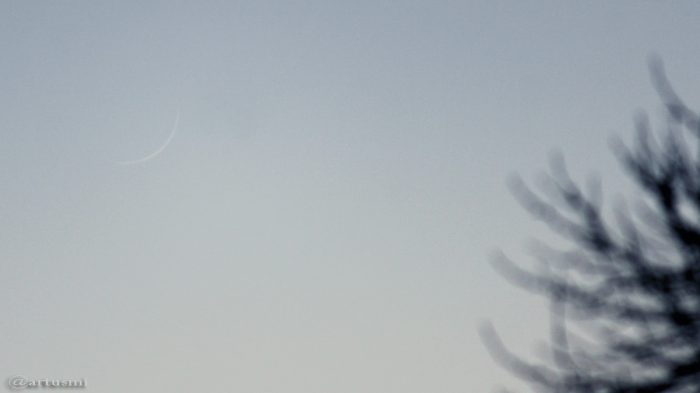 Schmale Mondsichel nach Neumond am 30. Dezember 2016 um 16:47 Uhr