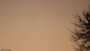 Schmale Mondsichel nach Neumond am 30. Dezember 2016 um 16:54 Uhr