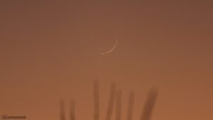 Schmale Mondsichel nach Neumond am 30. Dezember 2016 um 17:03 Uhr