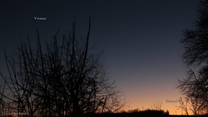 Venus und schmale Mondsichel nach Neumond am 30. Dezember 2016 um 17:09 Uhr