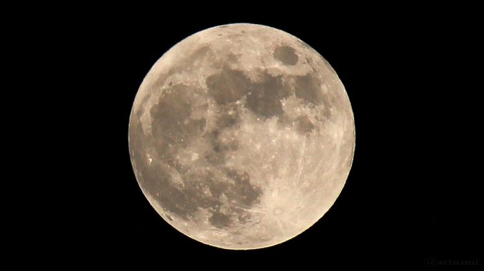 Der Mond kurz vor Beginn der Halbschatten-Mondfinsternis am 10. Februar 2017 um 23:28 Uhr