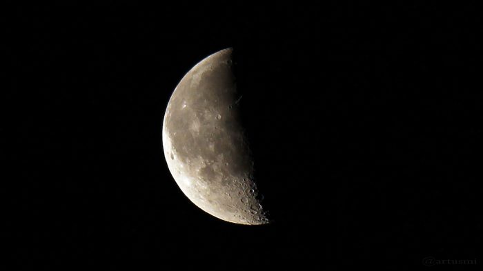 Abnehmender Halbmond mit Blick auf Mond-Südpol am 19. Februar 2017 um 06:38 Uhr
