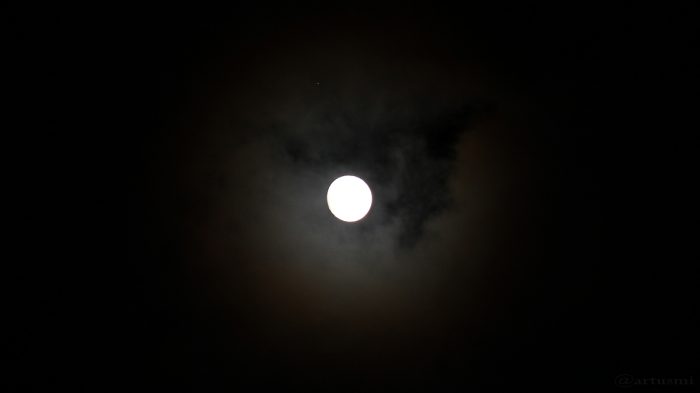 Mond trifft Regulus am 10. März 2017 um 23:30 Uhr